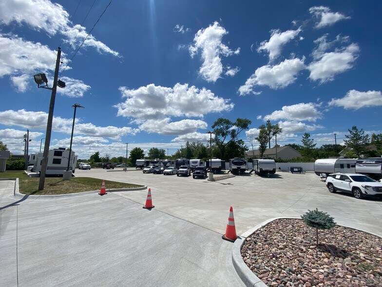 More Photos Of 12542 Veterans Memorial Pky, Wentzville Auto Dealership For Lease