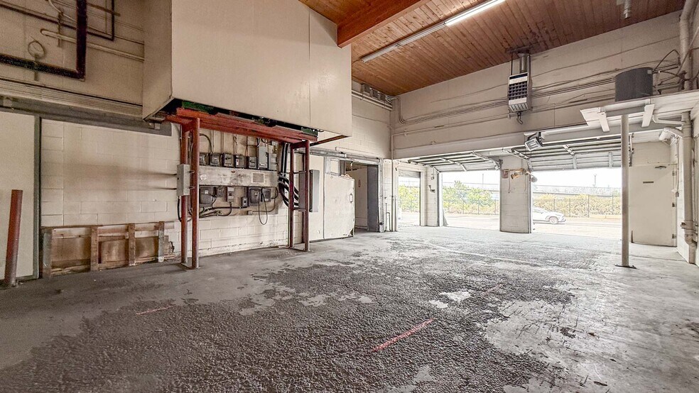 More Photos Of 441 Victoria St W, Kamloops Industrial For Lease