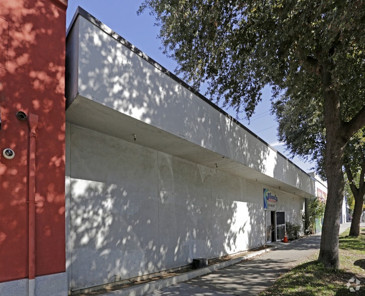 More Photos Of 1907 S St, Sacramento Warehouse For Sale