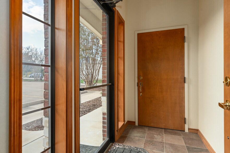 More Photos Of 625 Kennedy Ct, Belton Office For Sale