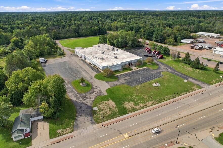 More Photos Of 2321 W Grand Ave, Wisconsin Rapids Office For Sale