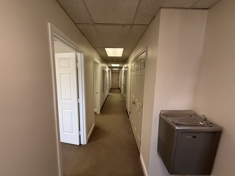 More Photos Of 403 Chatham Sq, Fredericksburg Office For Sale