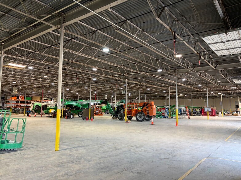 More Photos Of 3701 Dalworth St, Arlington Warehouse For Lease