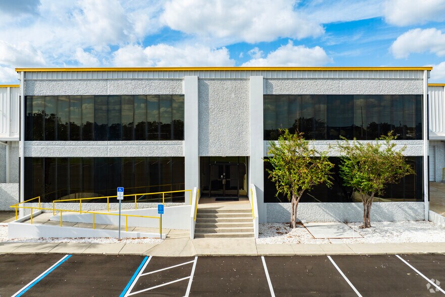 More Photos Of 6708 Harney Rd, Tampa Distribution For Lease