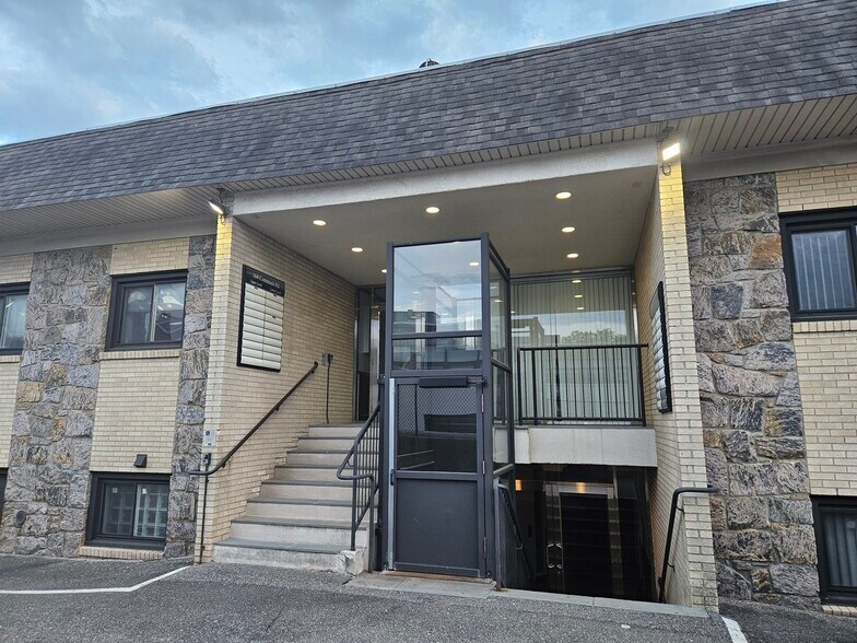 More Photos Of 164 Commack Rd, Commack Medical For Sale