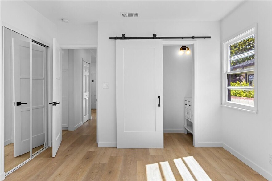 More Photos Of 2218 24th St, Santa Monica Apartments For Sale