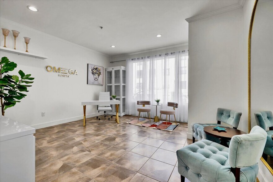 More Photos Of 300 E 4th St, Long Beach Apartments For Sale