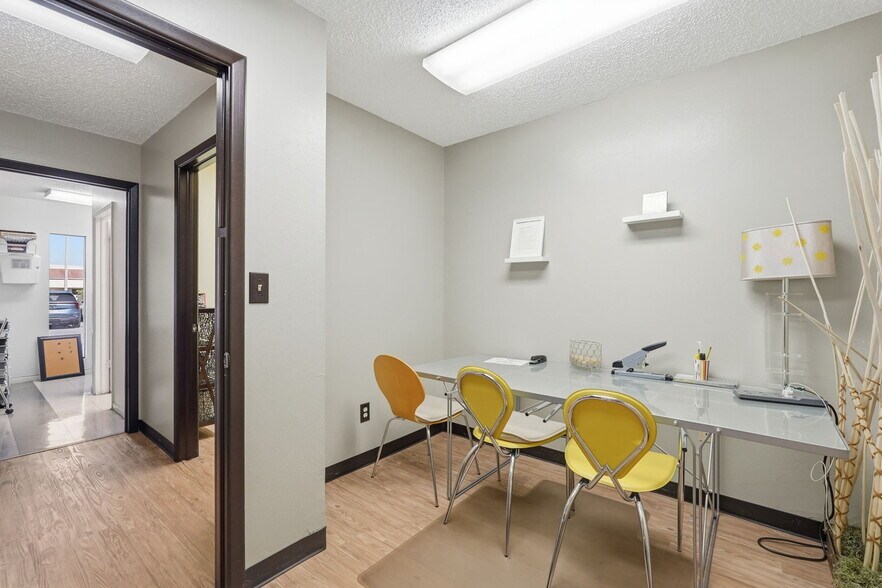 More Photos Of 516 Lakeview Rd, Clearwater Medical For Lease