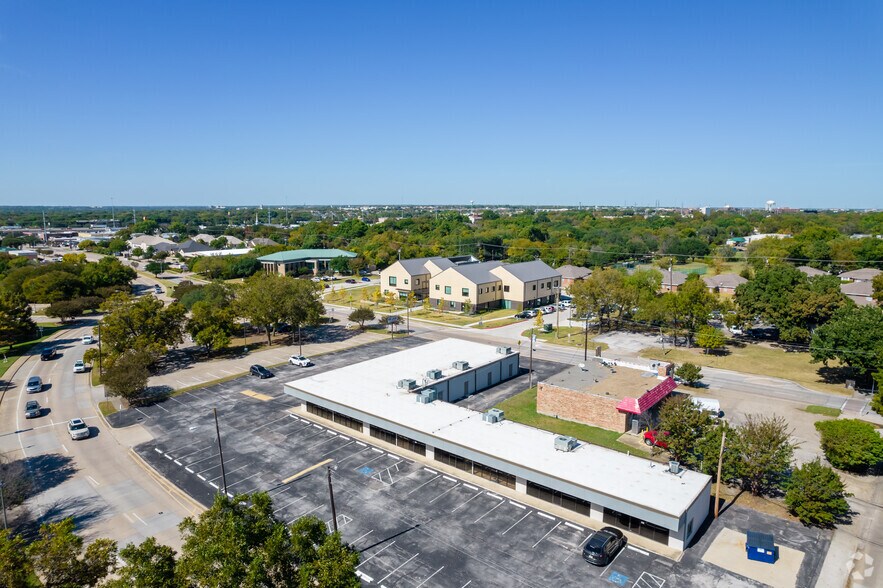 More Photos Of 1600-1624 W Louisiana St, McKinney Unknown For Lease