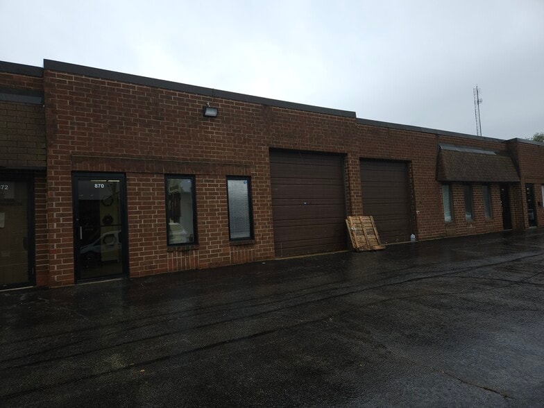 More Photos Of 840-876 N Ridge Ave, Lombard Warehouse For Lease