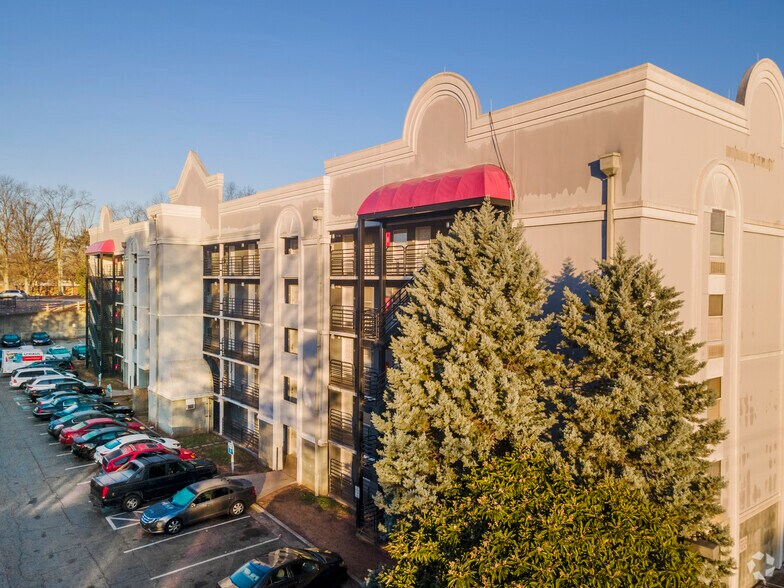 More Photos Of 2100 Northwest Pkwy SE, Marietta Hospitality For Sale