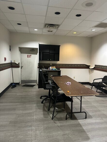 More Photos Of 1452 4th Ave, Huntington General Retail For Lease