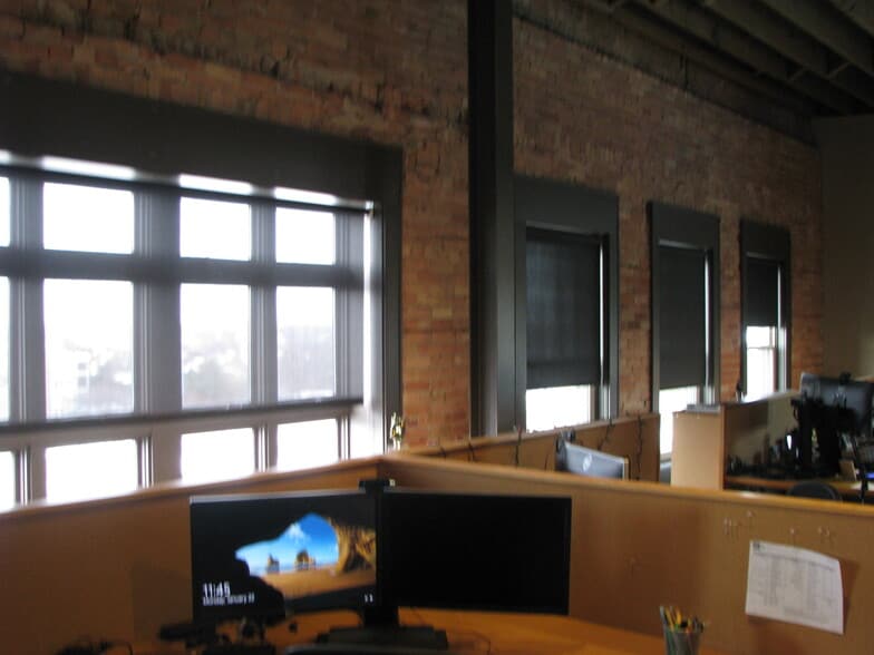 More Photos Of 124 N Broadway, De Pere Loft Creative Space For Lease