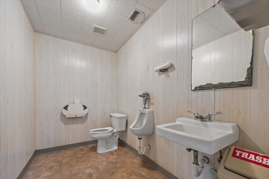 More Photos Of 551625 Us-1, Hilliard Freestanding For Sale