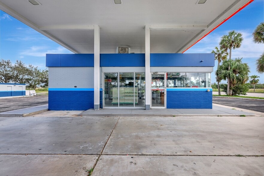 More Photos Of 4696 Okeechobee Rd, Fort Pierce Service Station For Sale