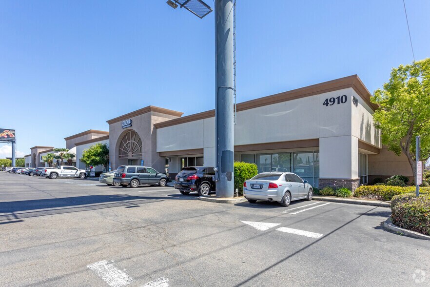 More Photos Of 4910 E Ashlan Ave, Fresno Office For Sale