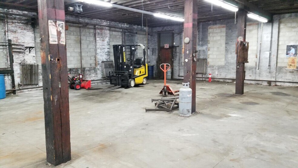 More Photos Of 45 Van Sinderen Ave, Brooklyn Light Manufacturing For Lease