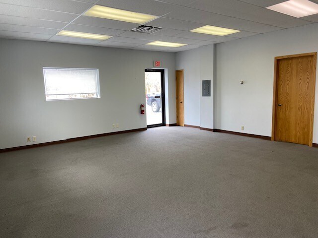 More Photos Of 459-473 N Washburn St, Oshkosh Storefront Retail Office For Lease
