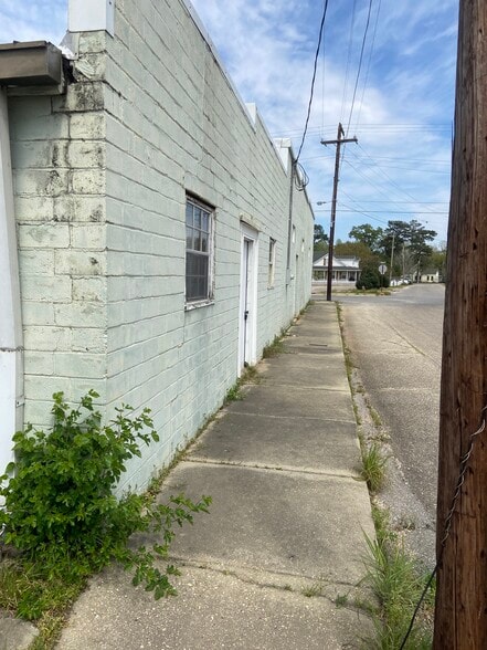 More Photos Of 303 Palafox st, Flomaton General Retail For Sale