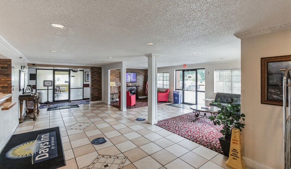 More Photos Of 912 US Highway 65/82 South, Lake Village Hotel For Sale