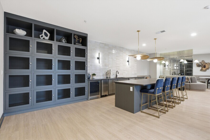 More Photos Of 1850 Glenview Rd, Glenview Apartments For Lease