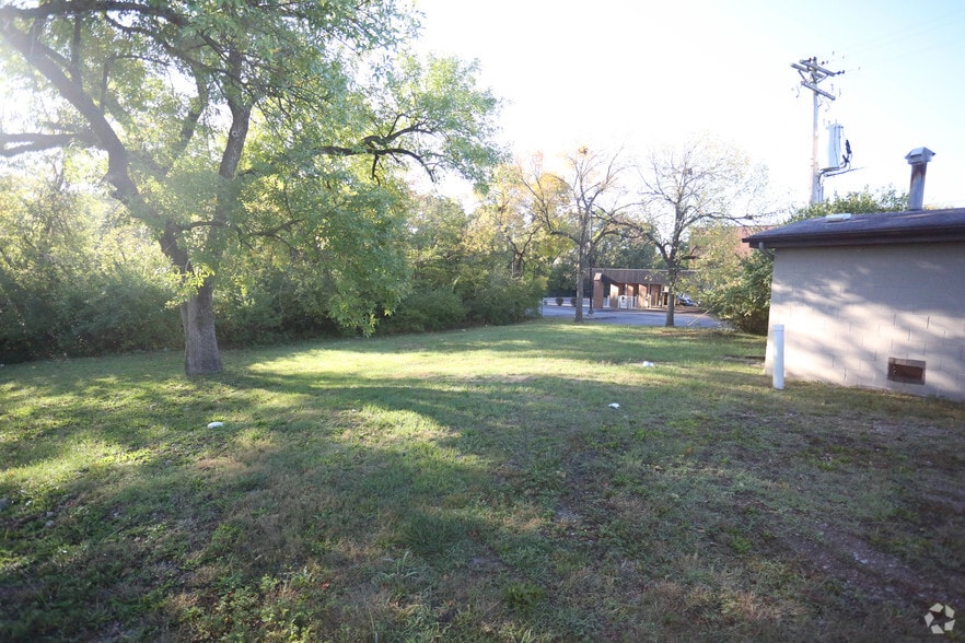 More Photos Of 944 Jeffco Blvd, Arnold General Retail For Lease