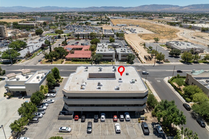 More Photos Of 1669 W Avenue J, Lancaster Medical For Lease