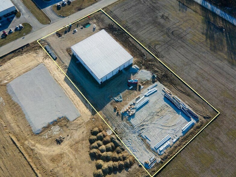 More Photos Of 830 Wesco Pky, Sheridan Warehouse For Lease