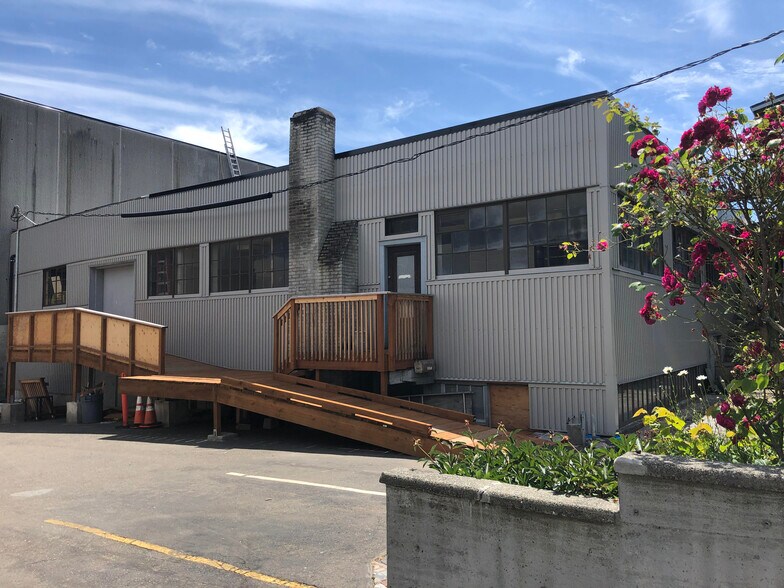 Primary Photo Of 3410 Woodland Park Ave N, Seattle Warehouse For Lease