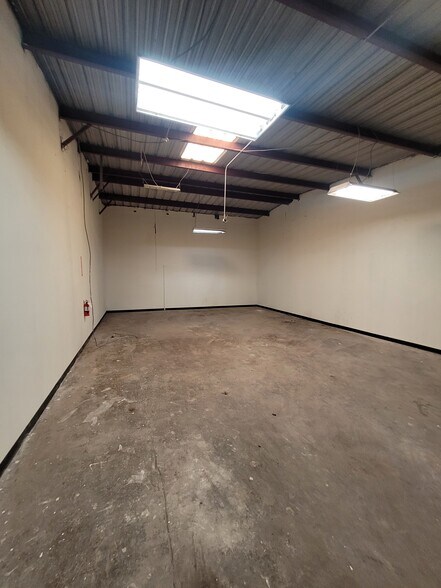 More Photos Of 11450 Bissonnet St, Houston Warehouse For Lease