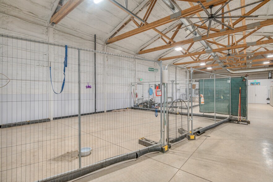 More Photos Of 56870 Enterprise Dr, Sunriver Flex For Sale