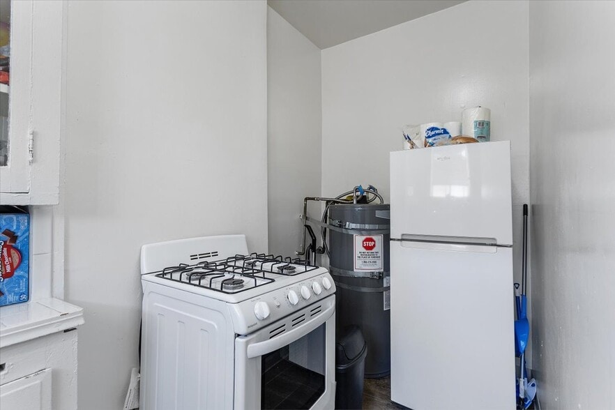 More Photos Of 498 25th St, Oakland Apartments For Sale