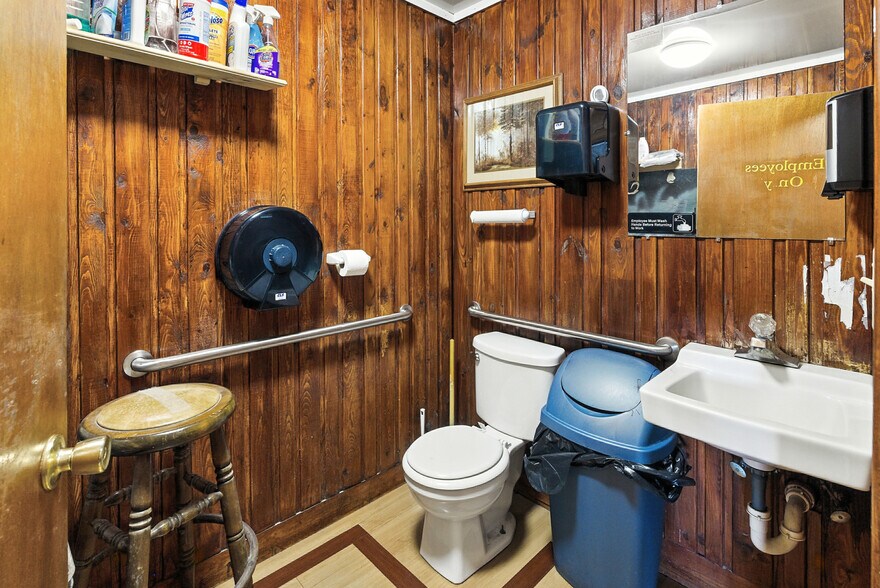 More Photos Of 111 E Main St, Rose City Restaurant For Sale