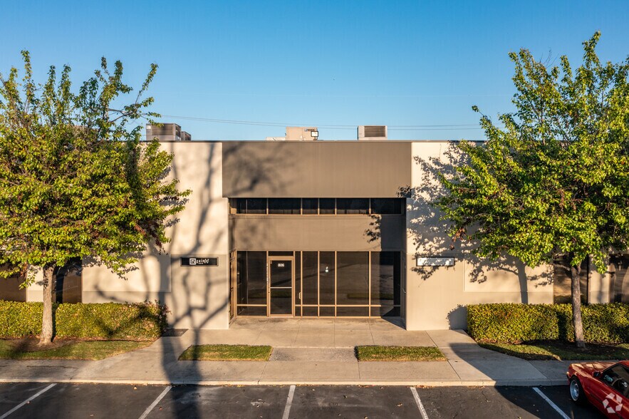 More Photos Of 3621 W MacArthur Blvd, Santa Ana Unknown For Lease