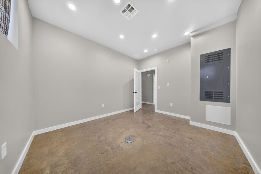 More Photos Of 3326 E 27th Pl S, Tulsa Office For Lease