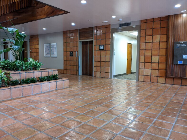 More Photos Of 1720 Regal Row, Dallas Office For Lease