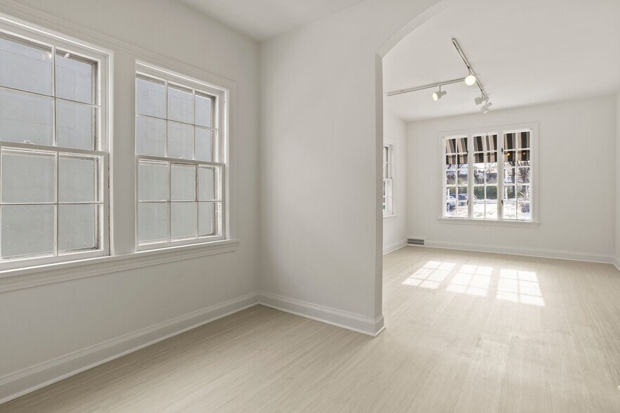 More Photos Of 206 Park Ave, Rochester Office Residential For Lease