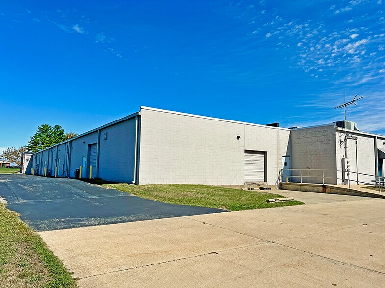 More Photos Of 100-120 Executive Dr, Highland Flex For Lease