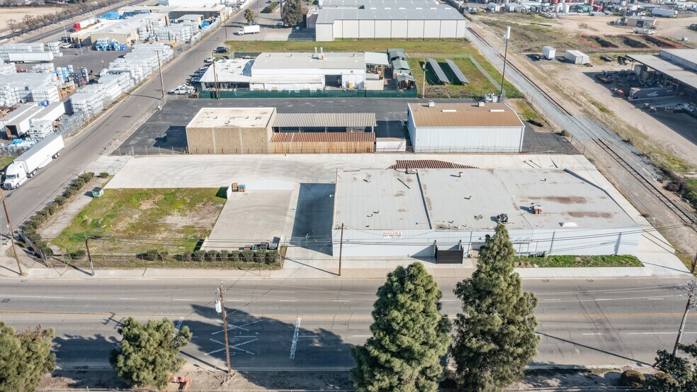 More Photos Of 2641 S Maple Ave, Fresno Warehouse For Lease