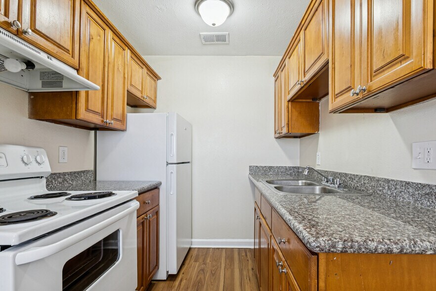 More Photos Of 3300 Garden Oaks Dr, New Orleans Apartments For Sale