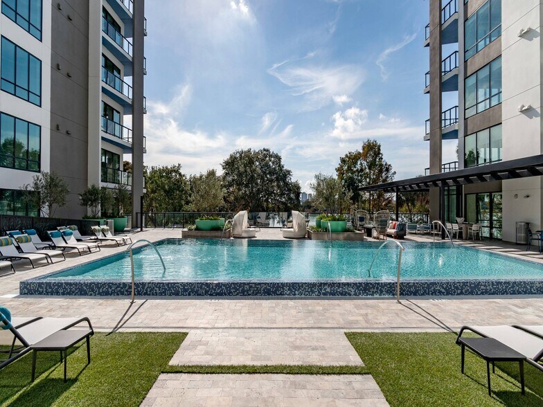 More Photos Of 295 NE Ivanhoe Blvd, Orlando Apartments For Lease