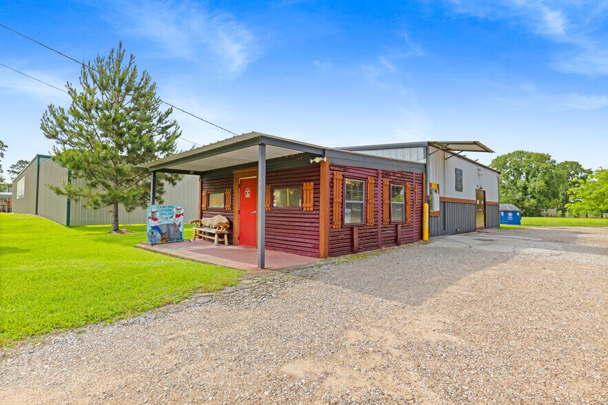 More Photos Of 12097 Fm 830 Rd, Willis Freestanding For Sale