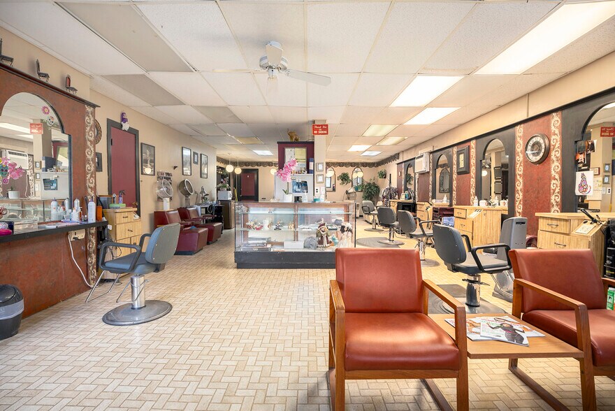 More Photos Of 512 N Logan St, Texas City Freestanding For Sale