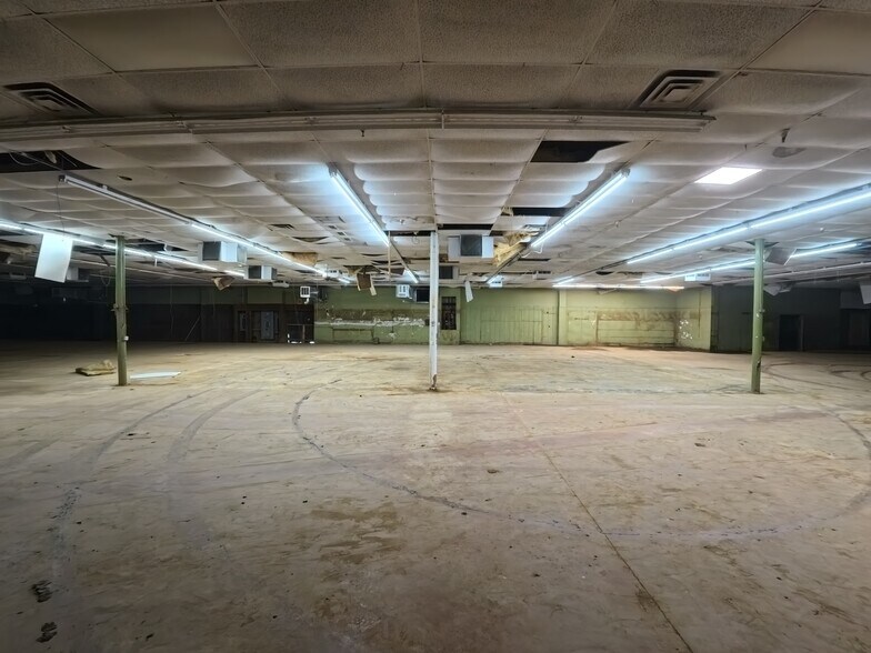 More Photos Of 5800 Midland Blvd, Fort Smith Sports And Entertainment For Lease