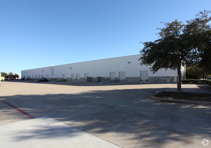 More Photos Of 1005 Placid Ave, Plano Warehouse For Lease