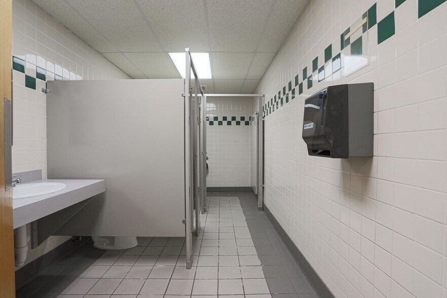 More Photos Of 4040 S Expressway, Council Bluffs Convenience Store For Lease