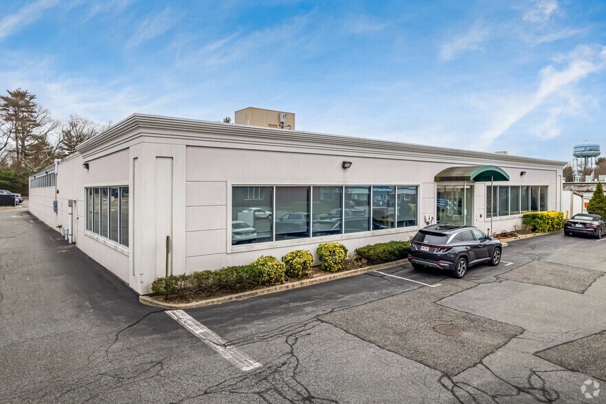 Primary Photo Of 111 Express St, Plainview Office For Sale