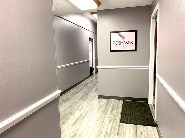 More Photos Of 13907 N Dale Mabry, Tampa Office For Sale