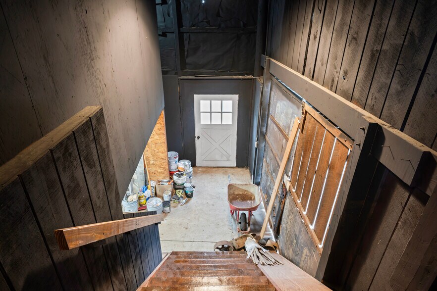 More Photos Of 20704 Ashburn Rd, Ashburn Unknown For Lease