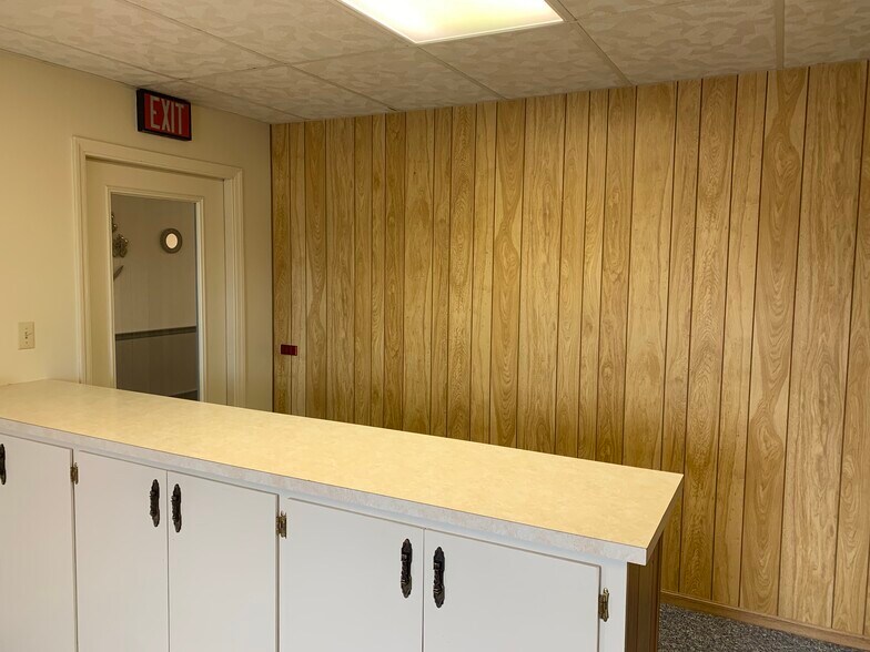 More Photos Of 817 Kilbourne St, Bellevue Medical For Lease